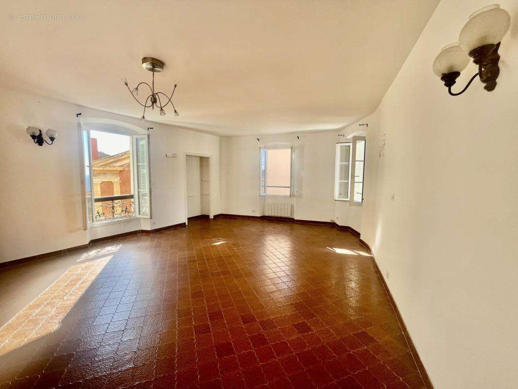 Appartement à ROQUEBRUNE-CAP-MARTIN