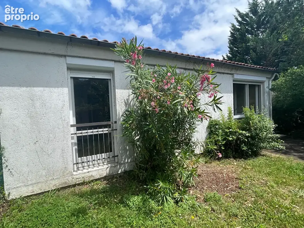 Saint Benoit  - Maison 5 pièce(s) 125 m2 - garage et jardin - photo 3