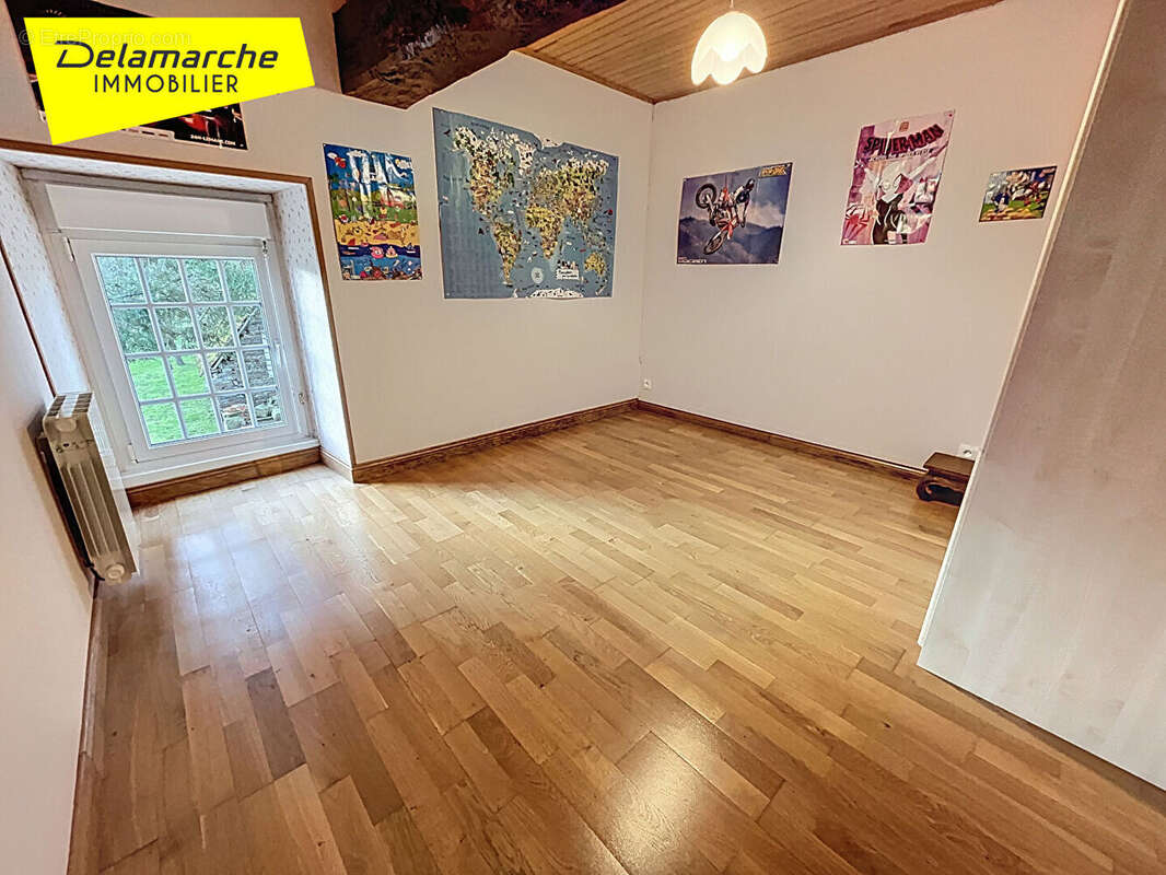 Maison à SAINT-AUBIN-DE-TERREGATTE