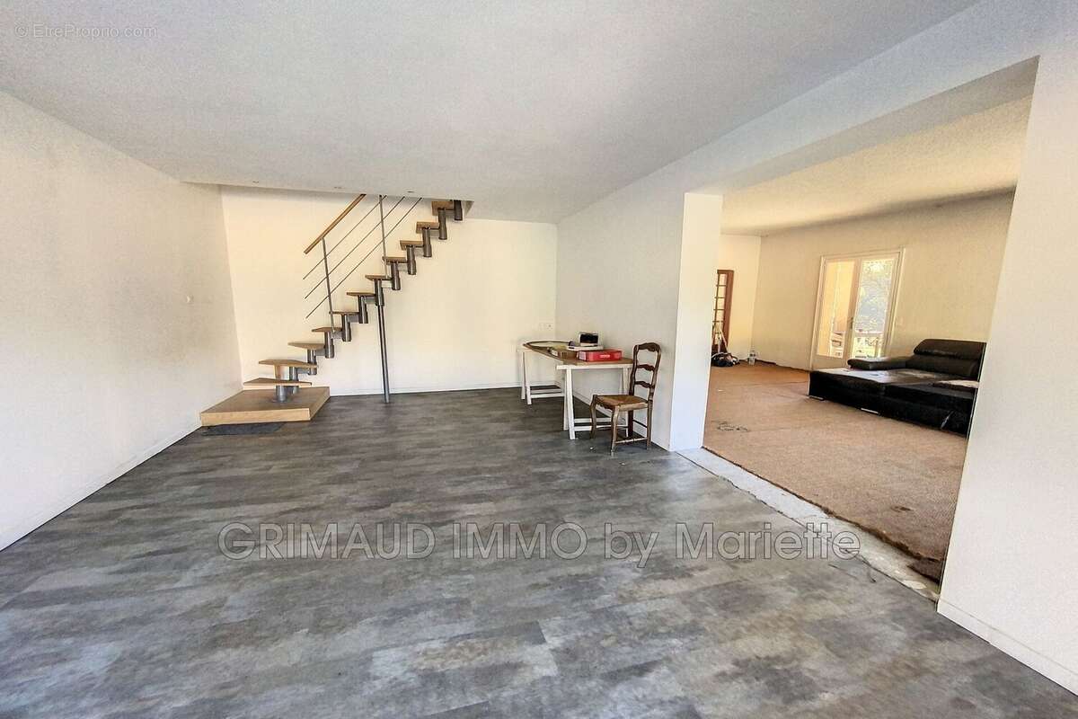 Maison à LA GARDE-FREINET