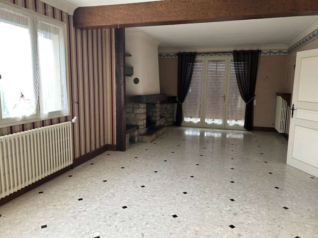 Maison à MONCOUTANT