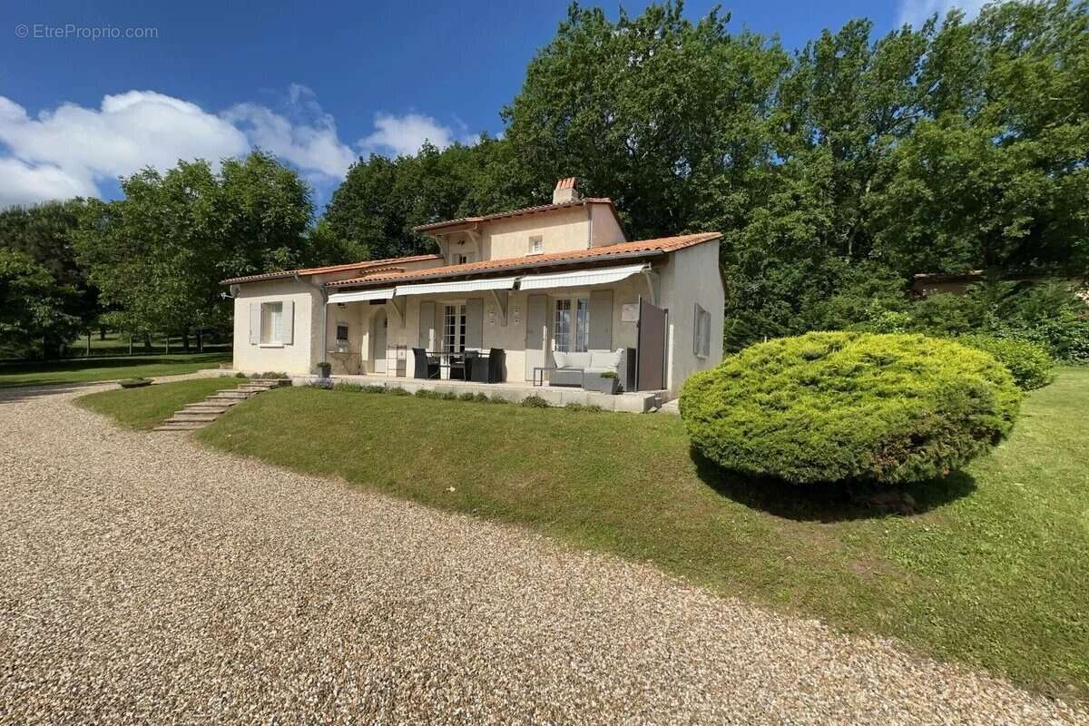 Maison à DOUZILLAC