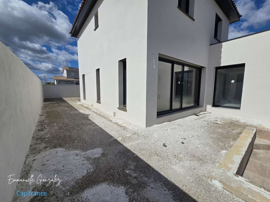 Villa contemporaine 150 m² à BASSAN (34) - photo 3