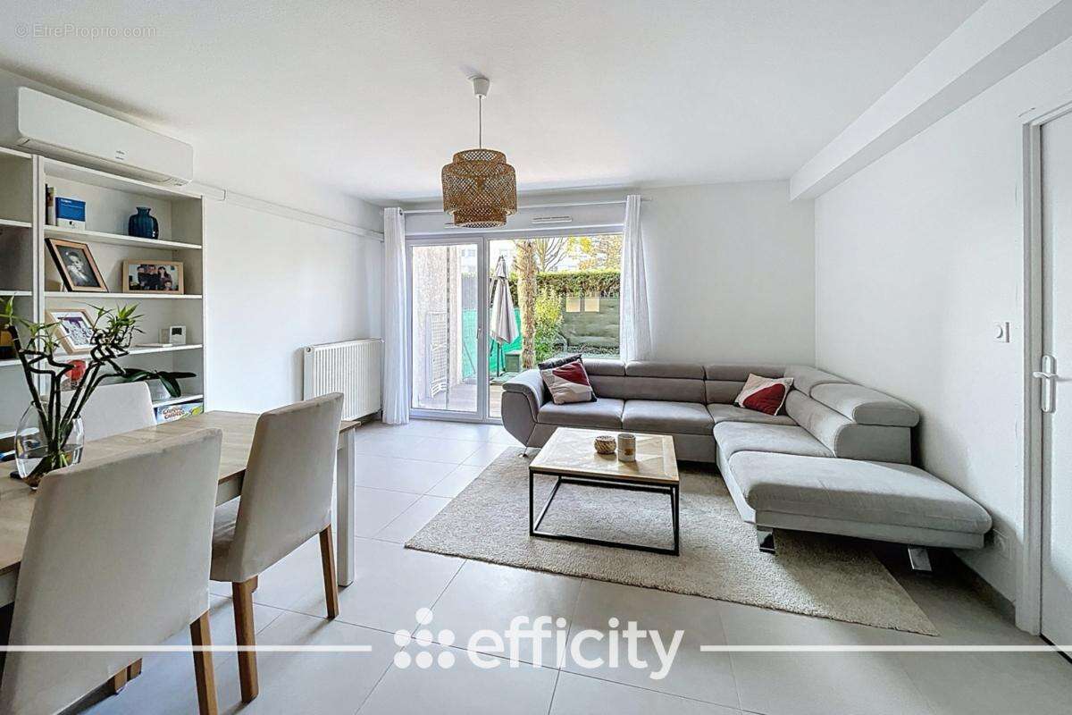 Appartement à MEYZIEU