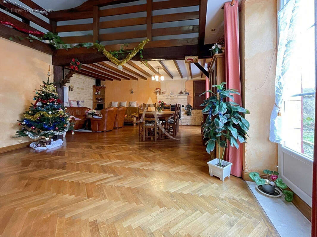 Maison à ROMAZIERES