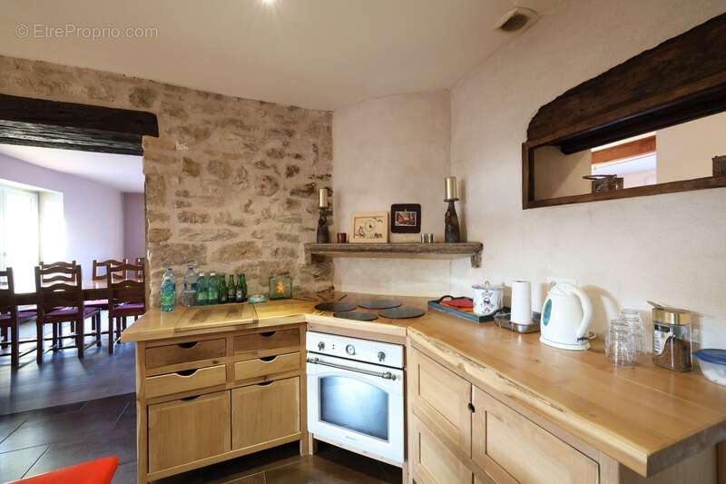 Maison à SAINT-HYMETIERE