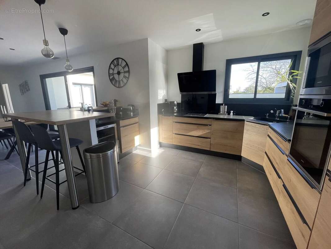 Maison à PINS-JUSTARET