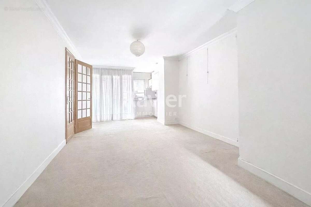 Appartement à PARIS-16E