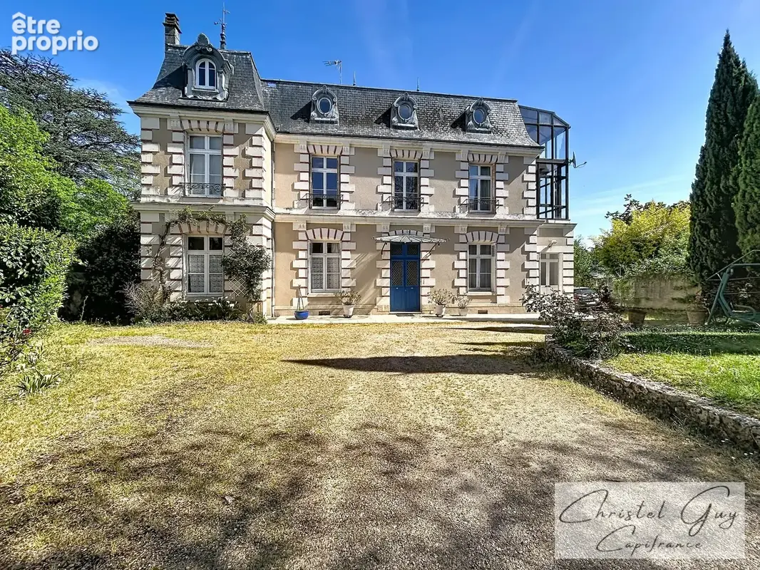 Maison de Maître, coeur de ville MONTVAL-SUR-LOIR (72), 6 chambres, terrain 2090 m² - photo 3