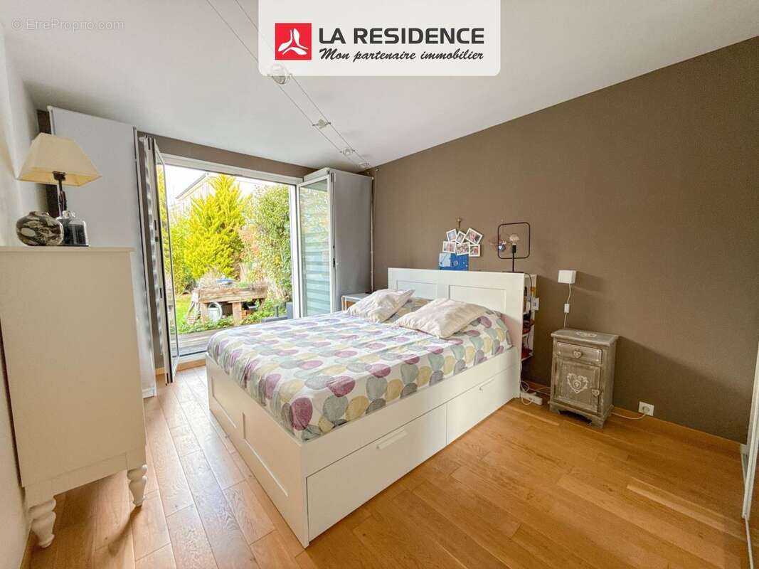 Maison à LE MESNIL-SAINT-DENIS