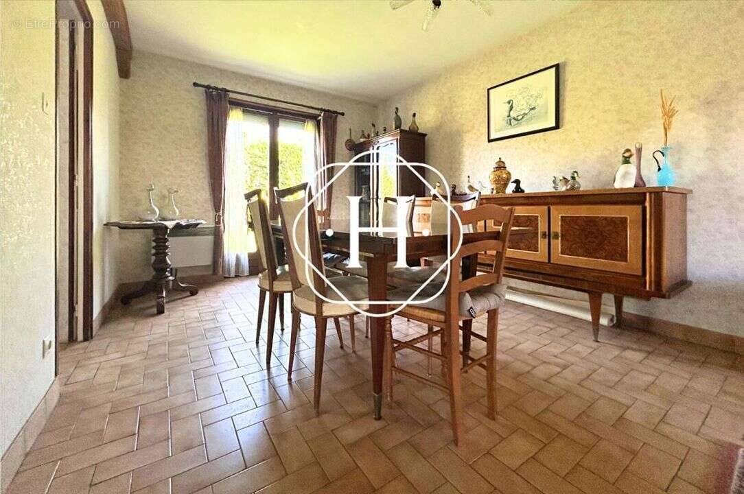 Maison à SAINT-DENIS-LES-BOURG