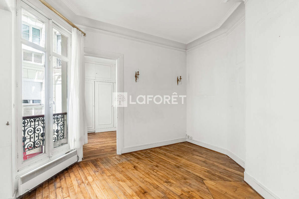 Proche place wagram - bel immeuble - 2 pieces - elegant - au calme - photo 12