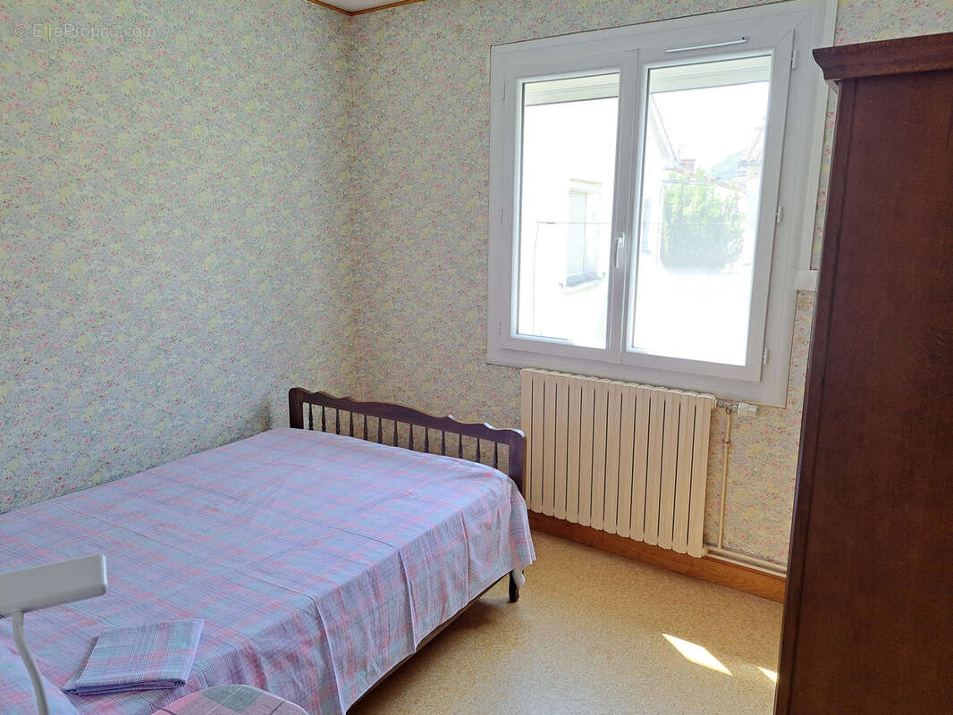 Maison très lumineuse sur un terrain clos de 304m2 avec un garage. - photo 13
