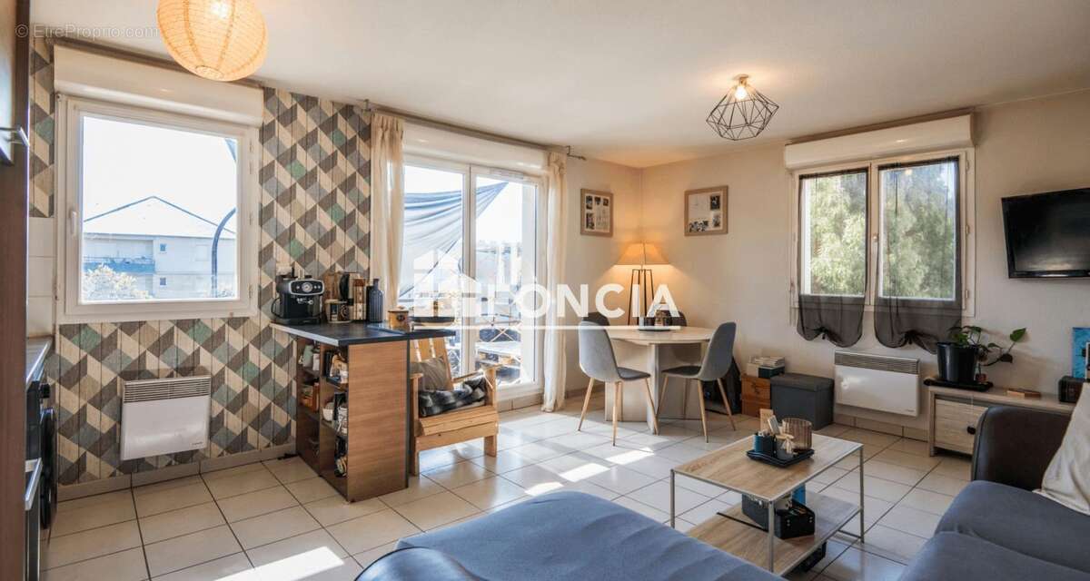 Luminosité,  confort de vie et praticité au menu - 3 pièces sur Onet-le-Château - photo 3