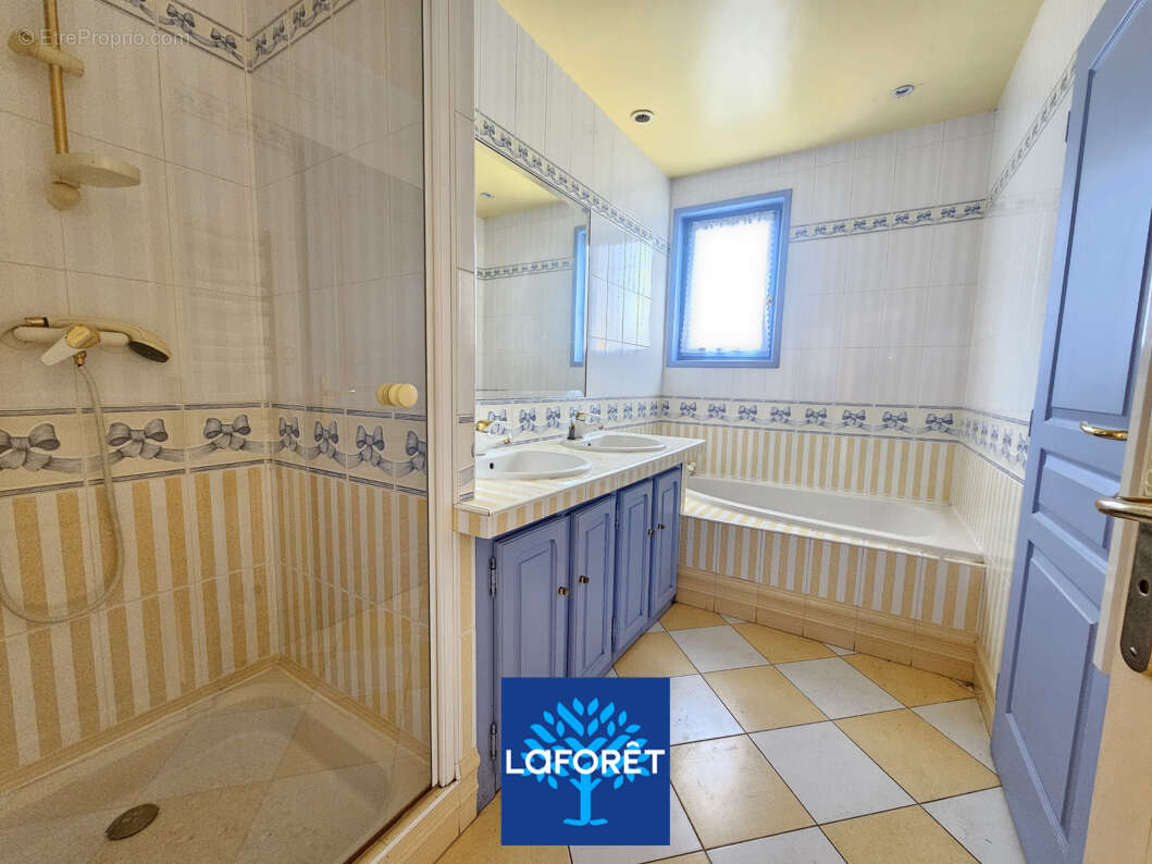 Maison à SAINT-PIERRE-DE-CHANDIEU