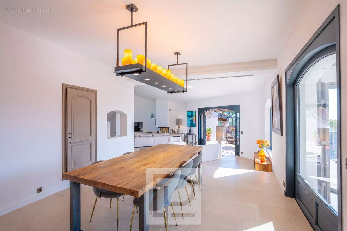 Maison à MOUGINS