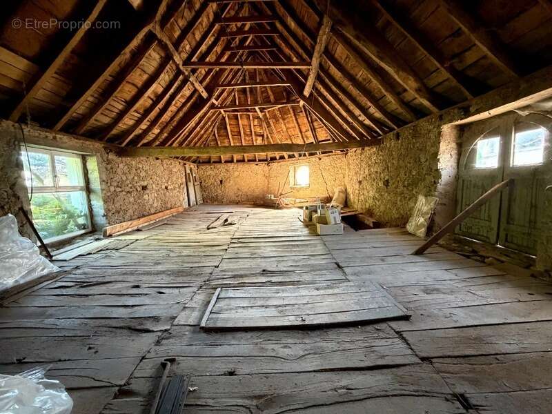 Maison à LANUEJOULS