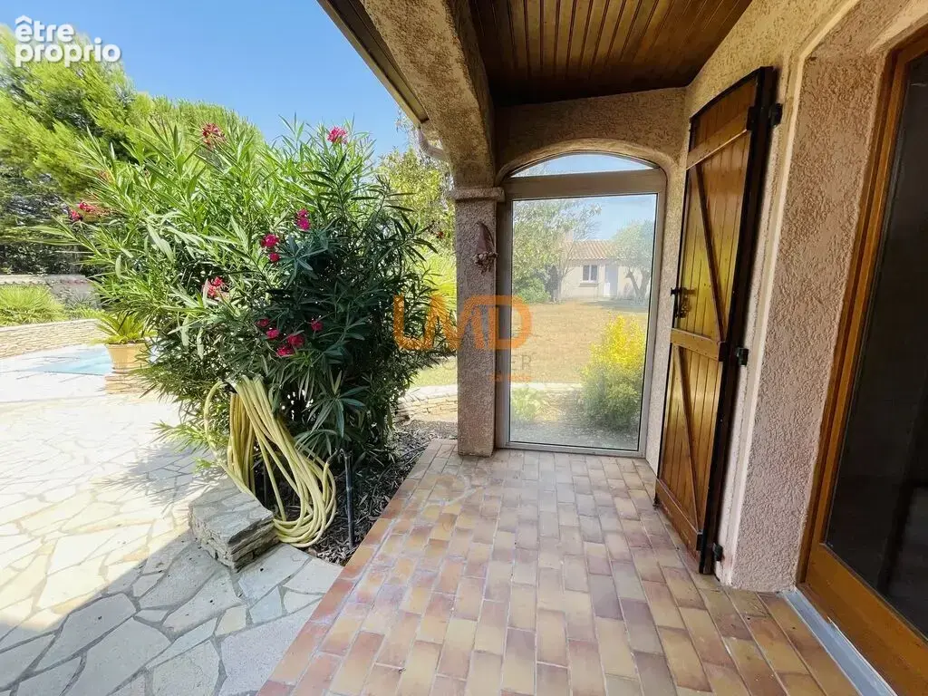 Propriété T5 avec piscine, parc, garages - photo 30