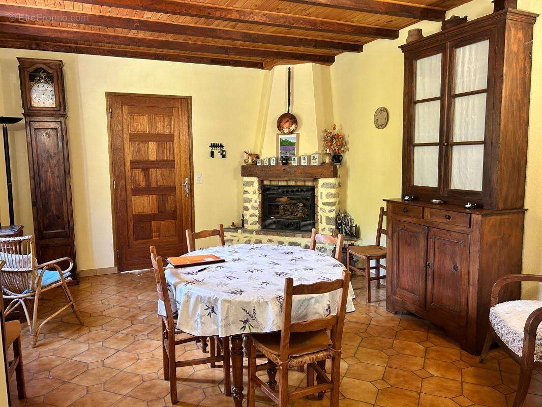 Maison à SAINT-FERREOL-TRENTE-PAS