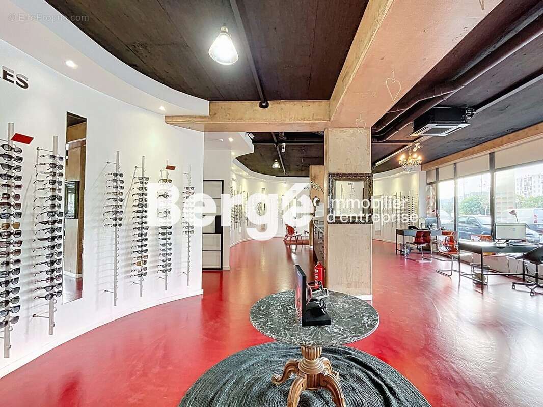 Commerce à LA TRINITE