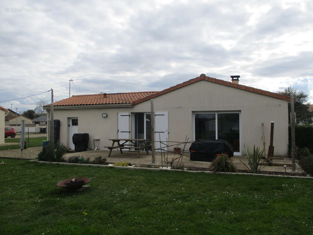 Maison à AMBERRE