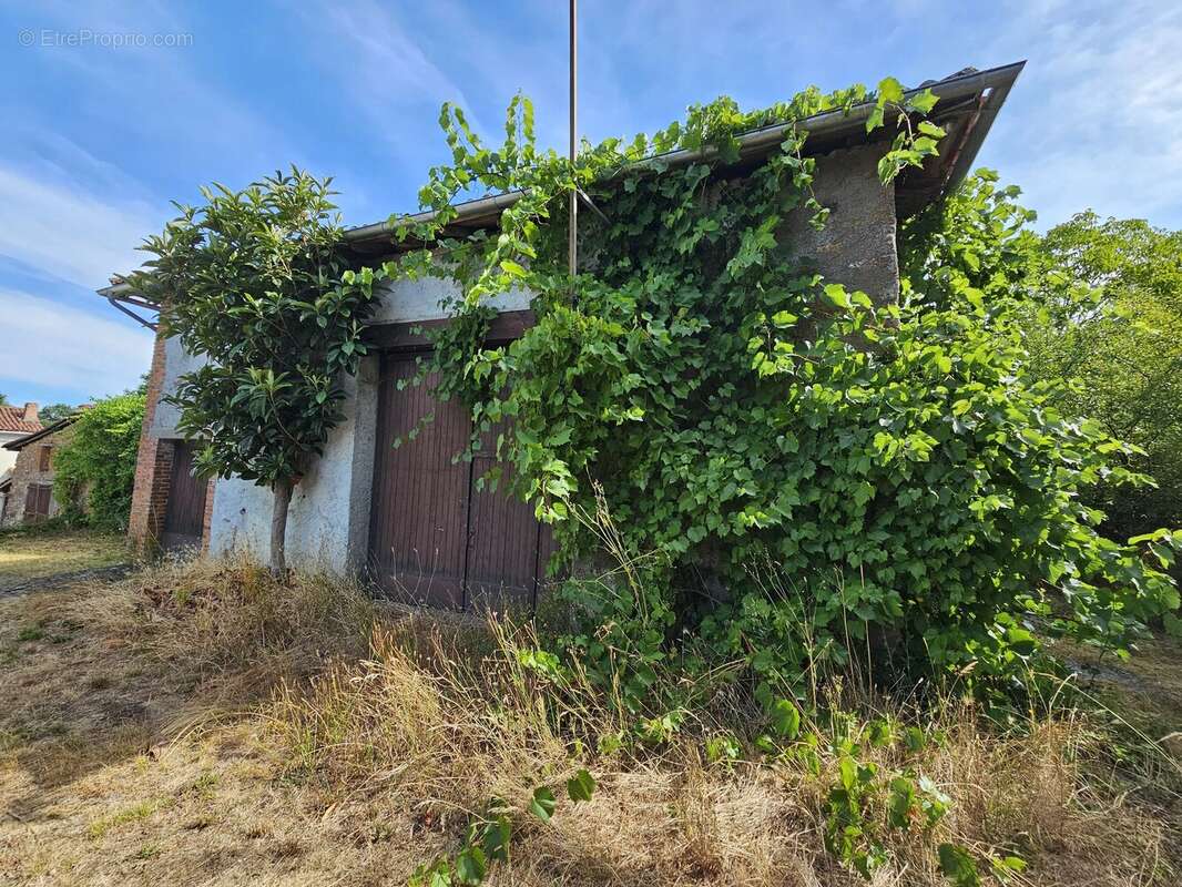 Opportunité de réhabilitation d'une grange : créez la maison de vos rêves ! - photo 10