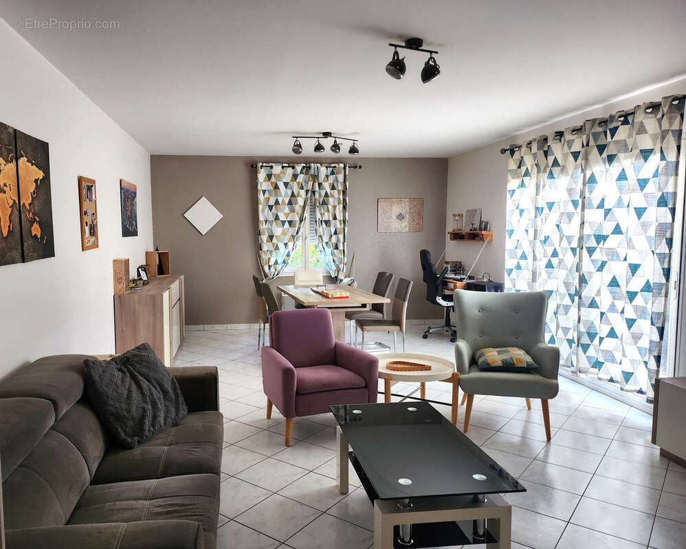 Maison à FEUGAROLLES