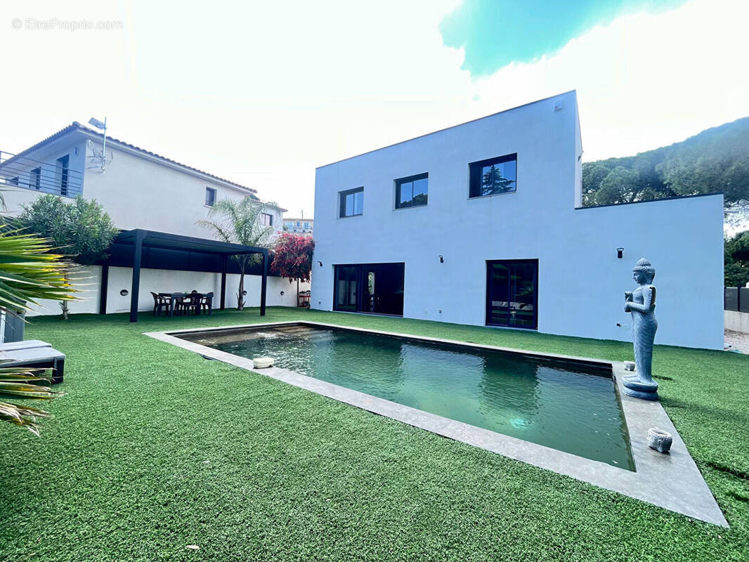 Maison à FREJUS