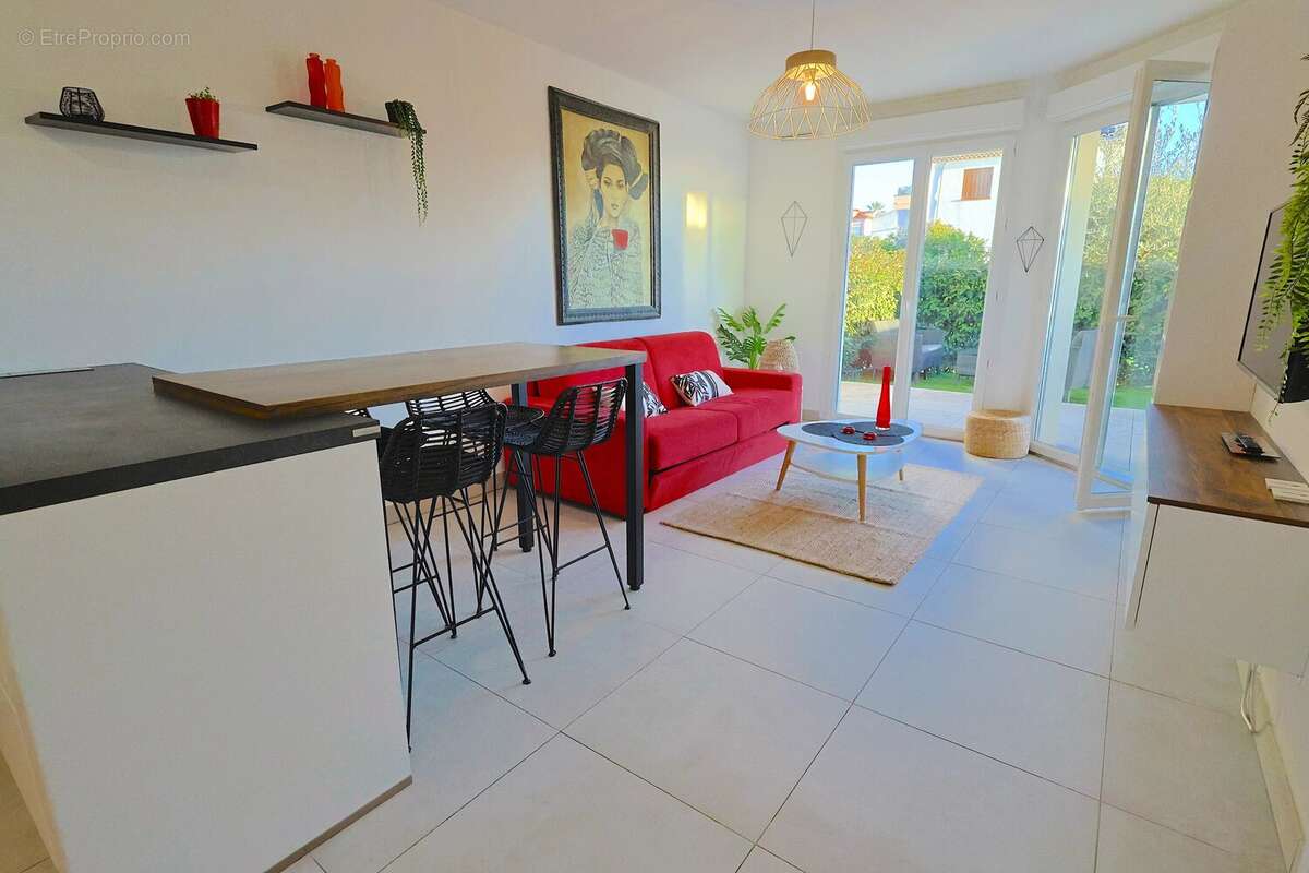 Appartement à VALLAURIS