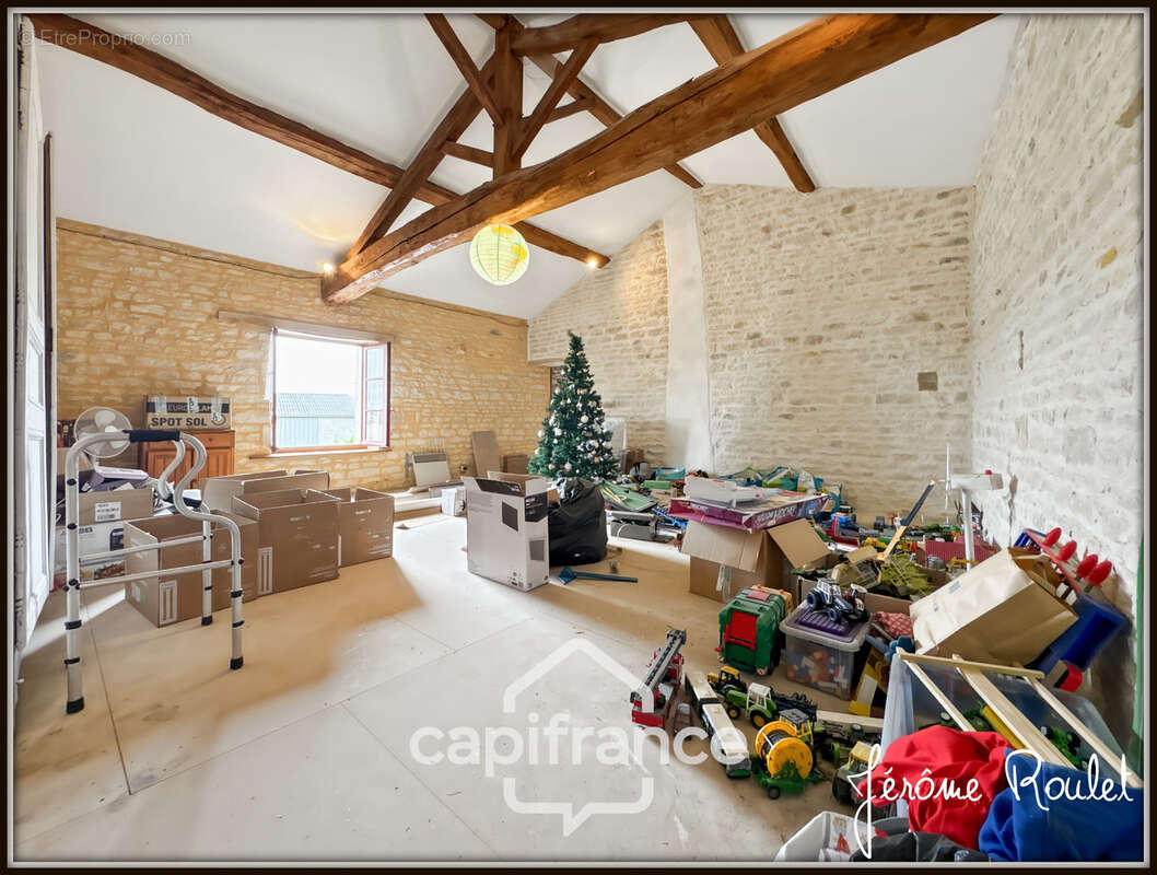 Maison en pierre à vendre 6 pièces 4 chambres + studio indépendant sur terrain 3 260 m² avec dépendances Champigny-En-Rochereau  - photo 16