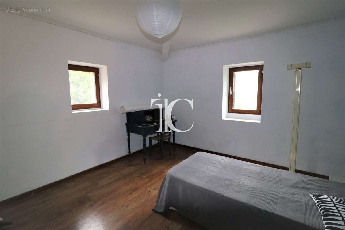 Maison à MOLIERES-SUR-CEZE