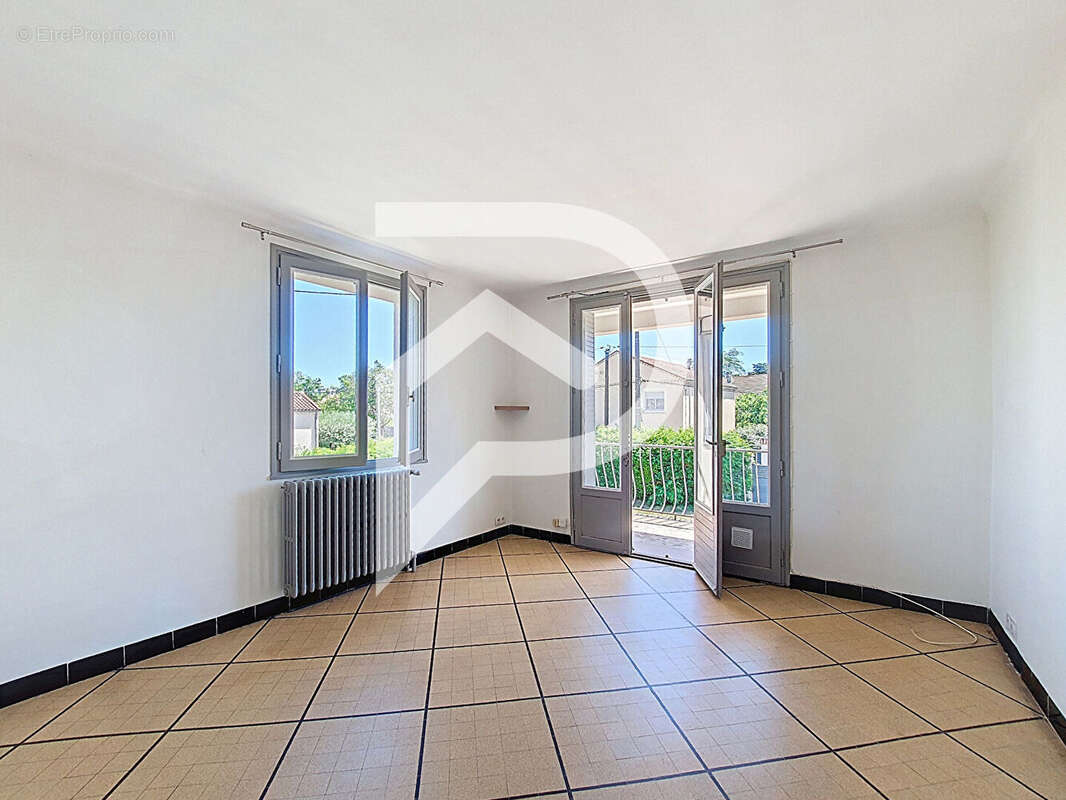 Maison à MONTELIMAR