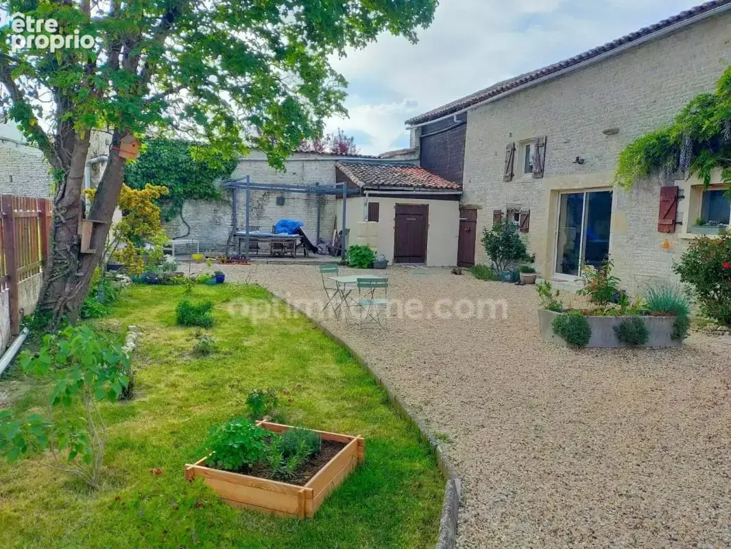 CHARENTE/AIGRE. Maison en pierre rénovée, 3 chambres(poss 4) avec jardin clos 1169 m² (gite ou chambres d'hôtes) - photo 8