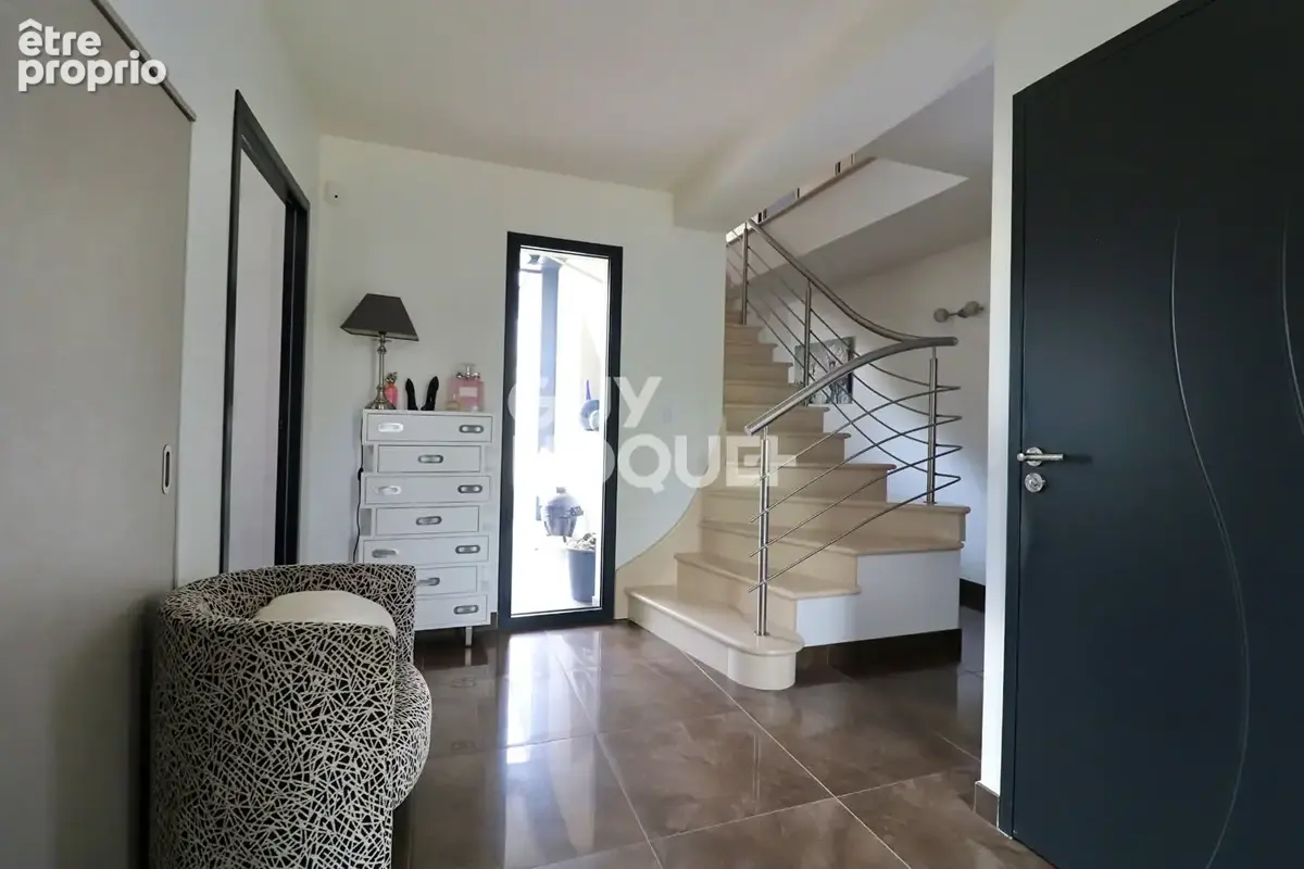 Maison Saint Jean De Braye - 5 pièces - 170m² - photo 3