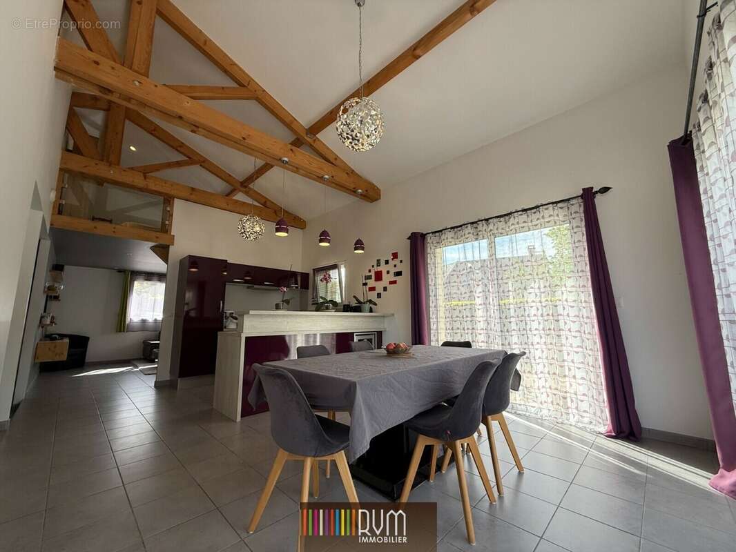 Maison à CEYZERIAT