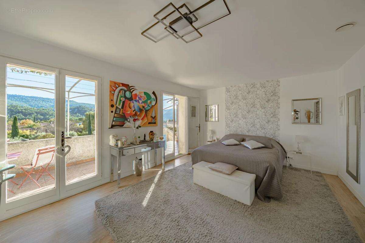 Maison à CUGES-LES-PINS