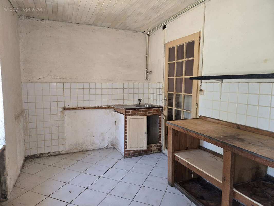 Ensemble de bâtiments à restaurer sur 4900m2! - photo 8