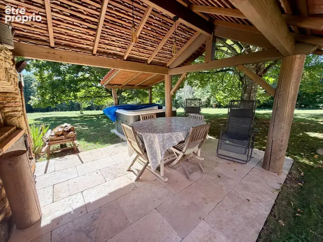 Maison de charme de plain-pied avec 2 roulottes, dépendances et plus de 4 hectares - photo 29