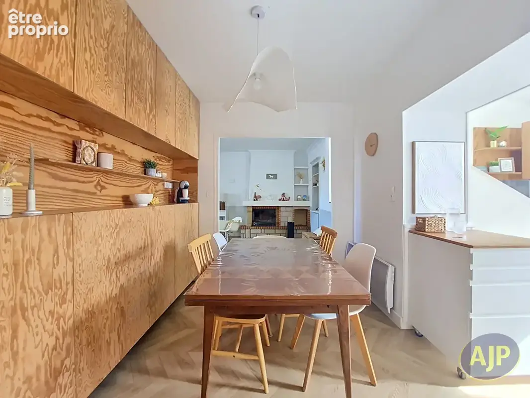Maison à LA CHAIZE-LE-VICOMTE