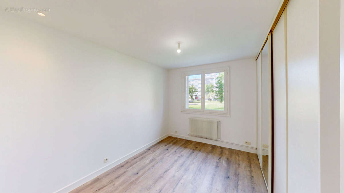 Appartement à SAINT-MARTIN-D'HERES