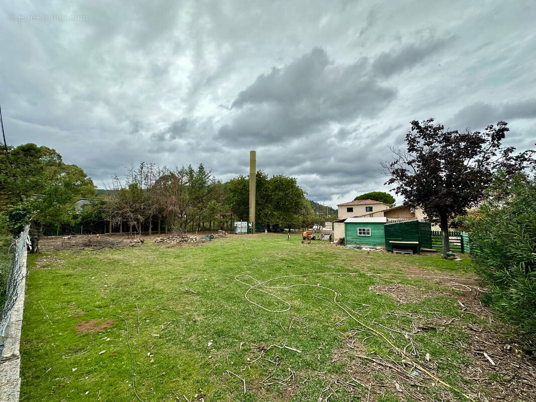 Terrain à LA FARLEDE