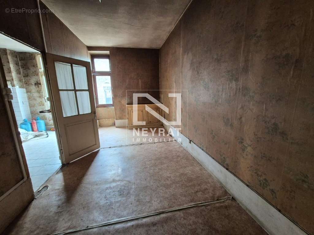 Maison à SAINT-SERNIN-DU-PLAIN