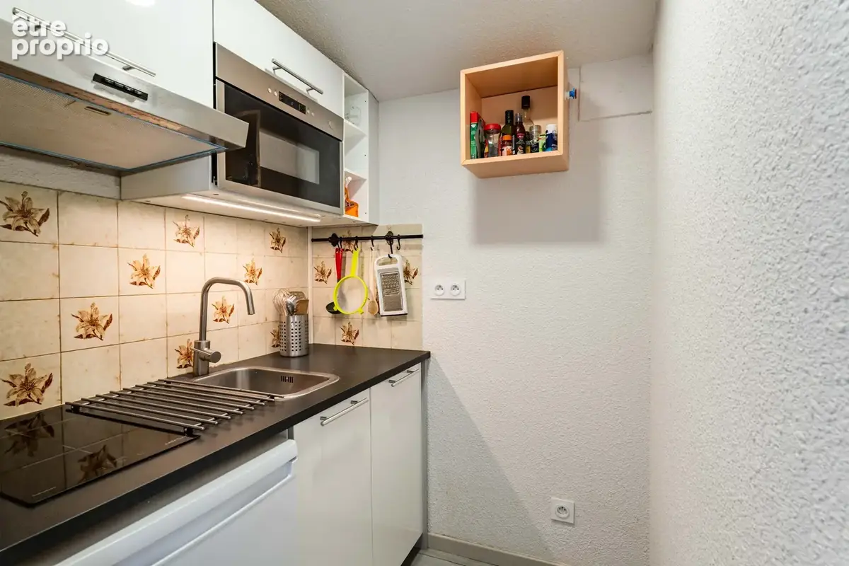 Appartement plein de charme avec beau potentiel - photo 6