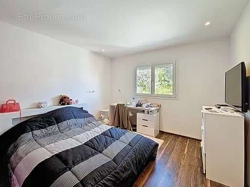 Maison à SAINT-LAURENT-DU-VAR