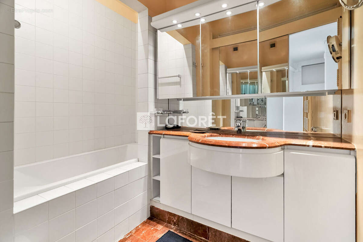 Appartement à PARIS-17E