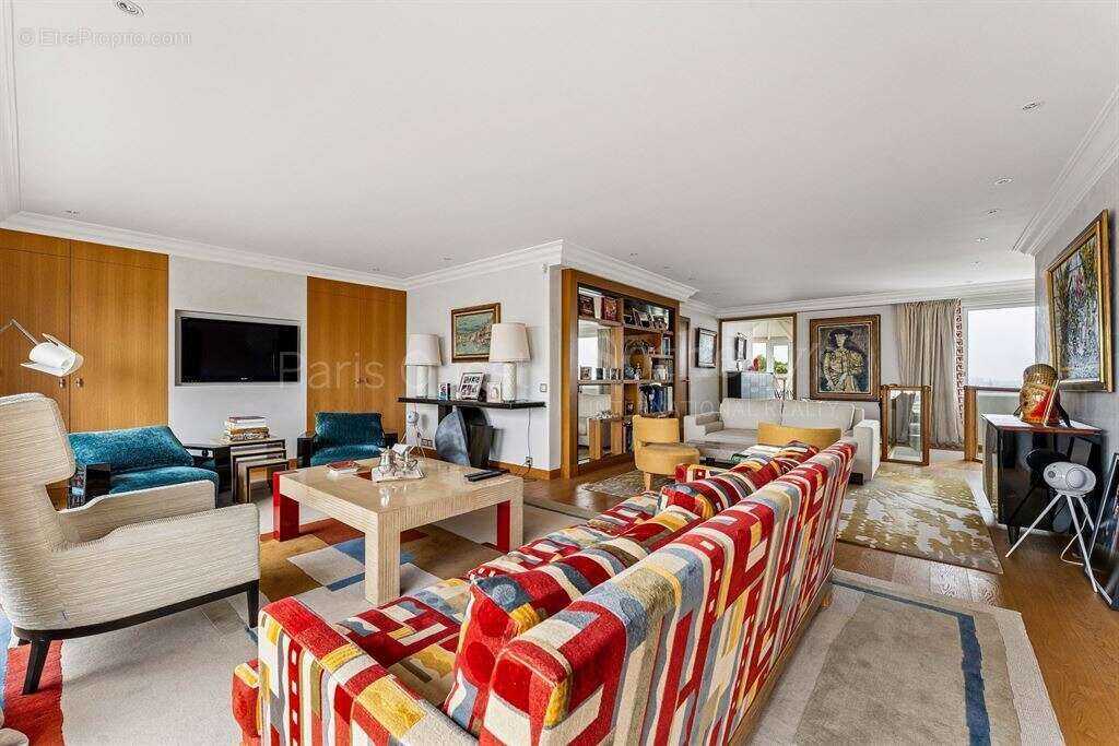 Appartement à PARIS-16E