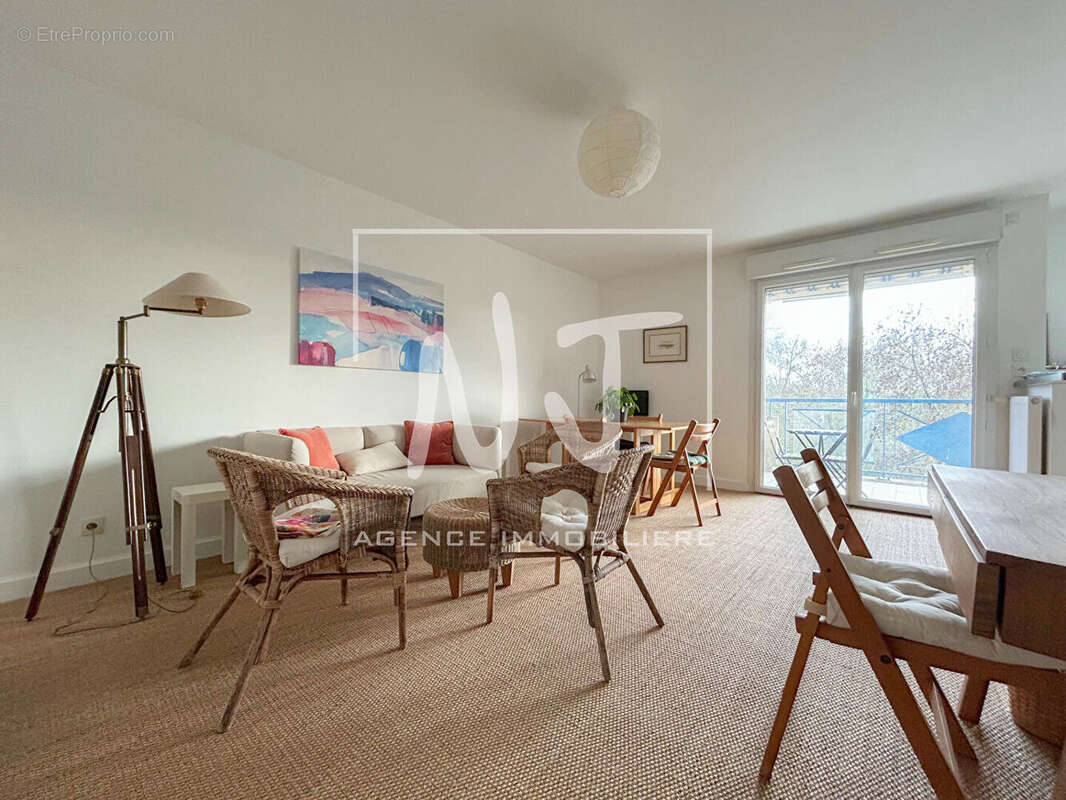 Appartement à LES PONTS-DE-CE