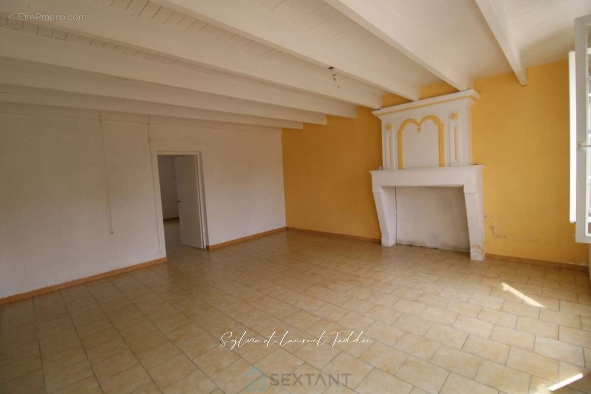 Authentique longere charentaise avec dependances, grand terrain et terrain constructible en option - photo 5