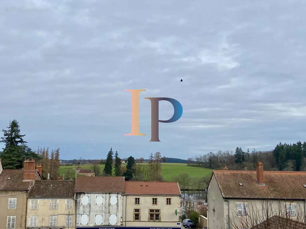 Maison à LA CLAYETTE