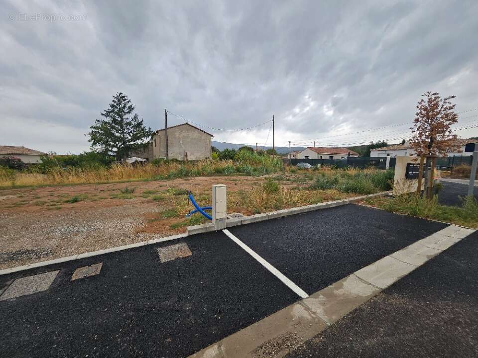 Terrain à POURRIERES